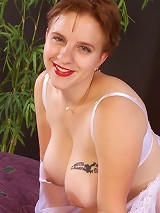 Short-Haired Amateur Fat Girl Suck Her Own Tits